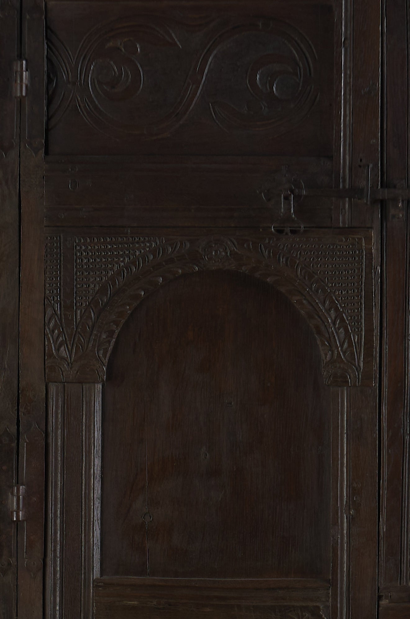 17TH C ENGLISH OAK CABINET