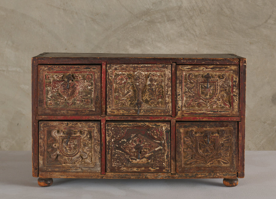 18TH CENTURY TABLE TOP VARGUENO