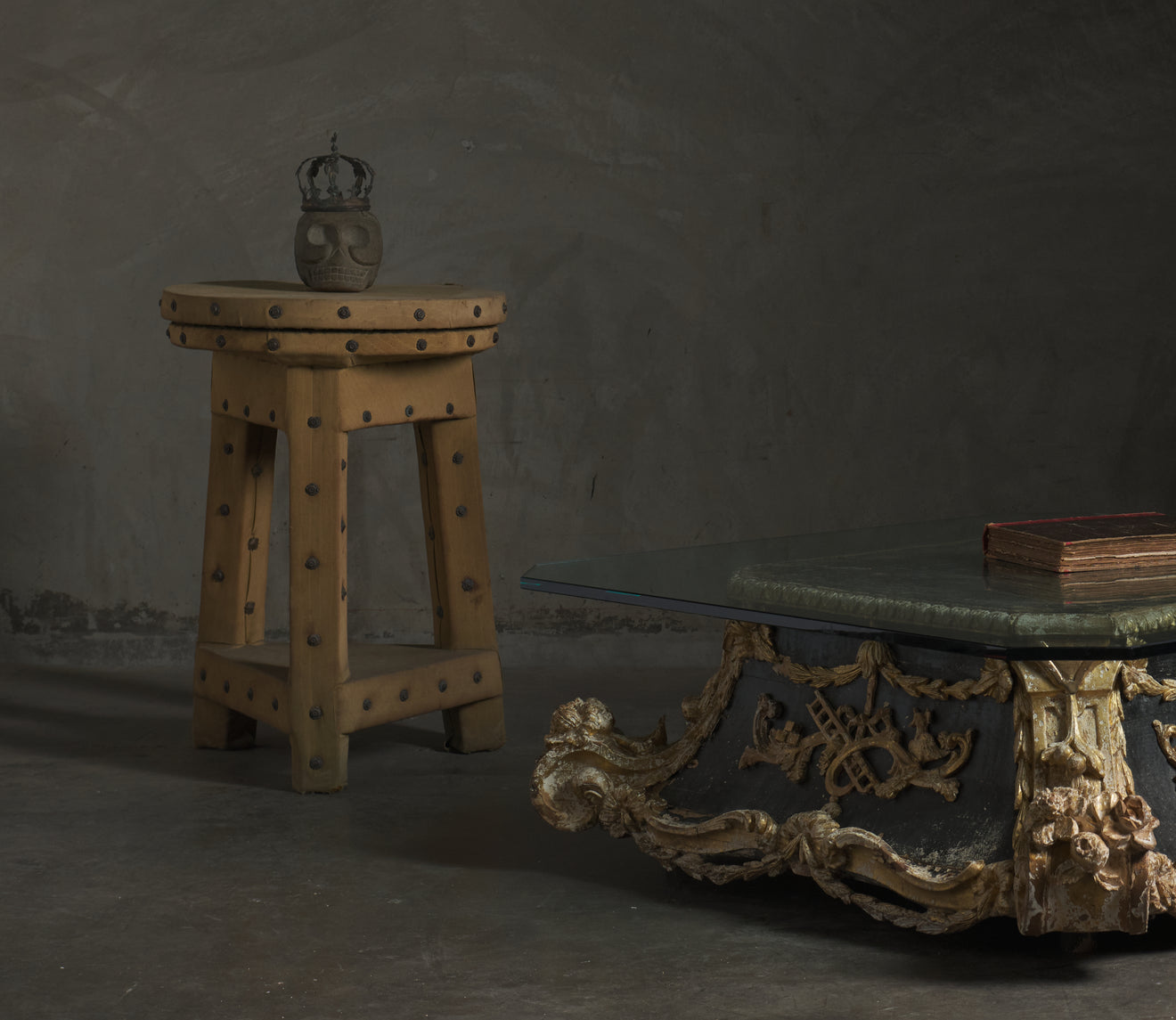 GEORGE III TRI-LEG CANVAS COVERED SCULPTURE STAND, BRITAIN, c1820