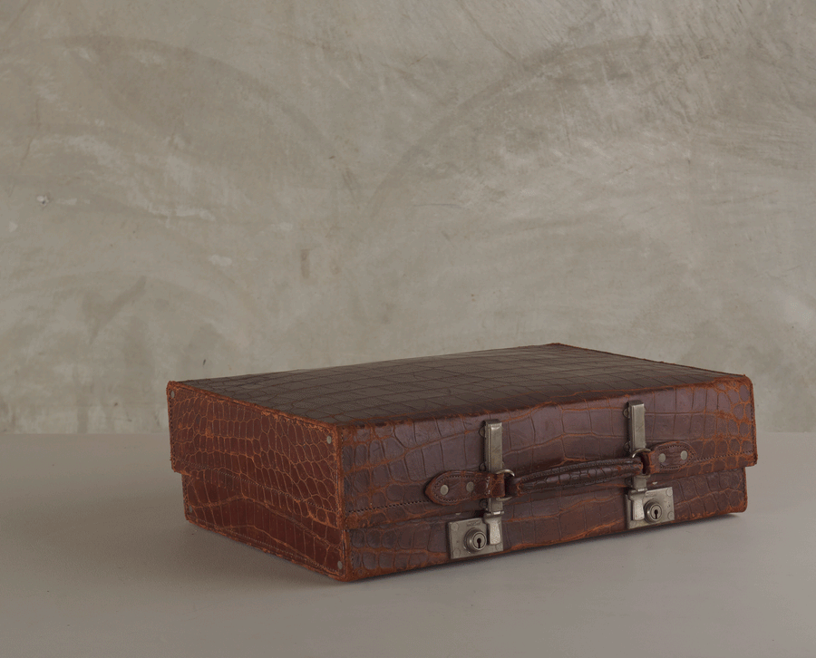 ANTIQUE EXPANDABLE CROCODILE SUITCASE, EARLY 20th C