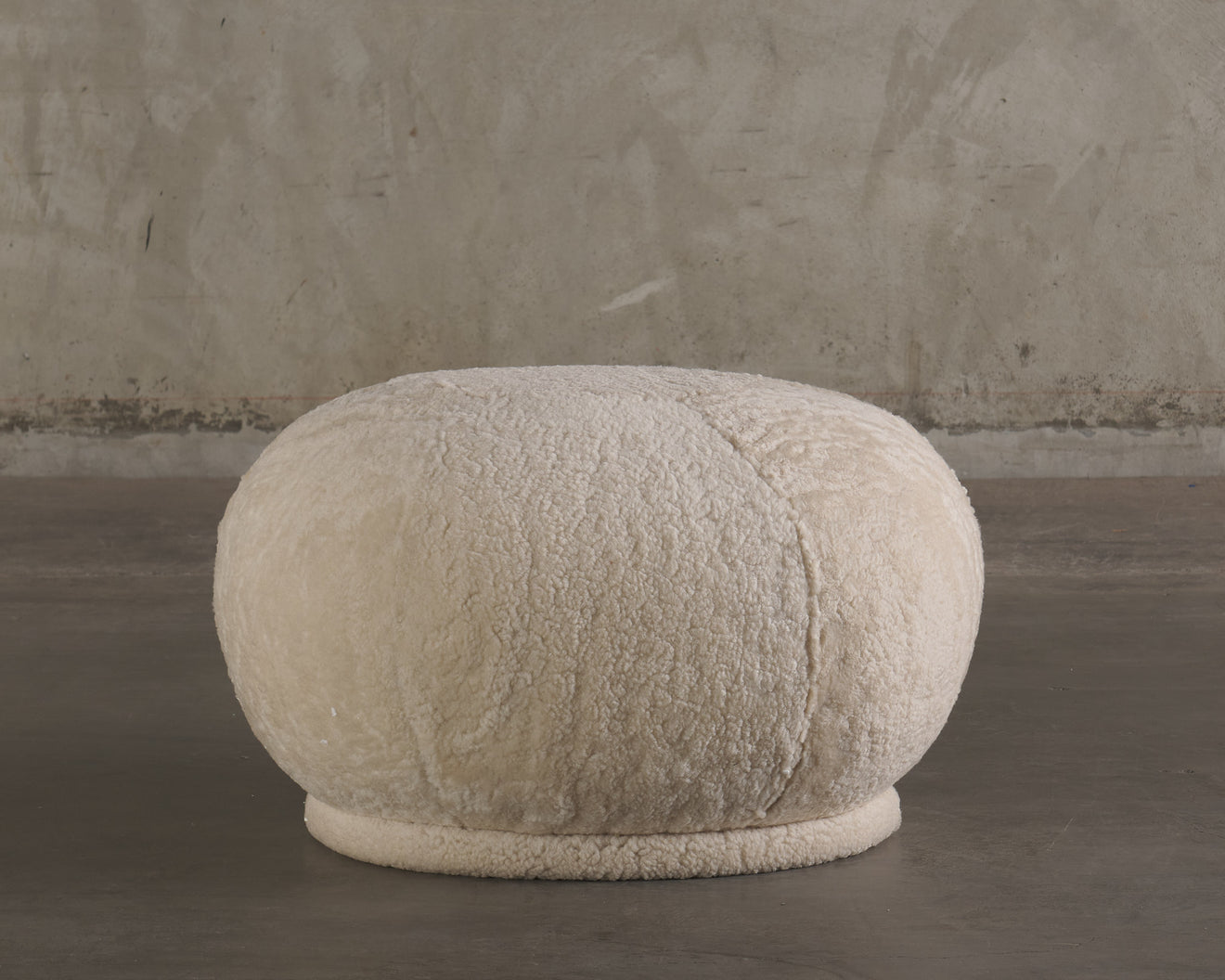 BCW PEYOTE POUF IN SHEARLING