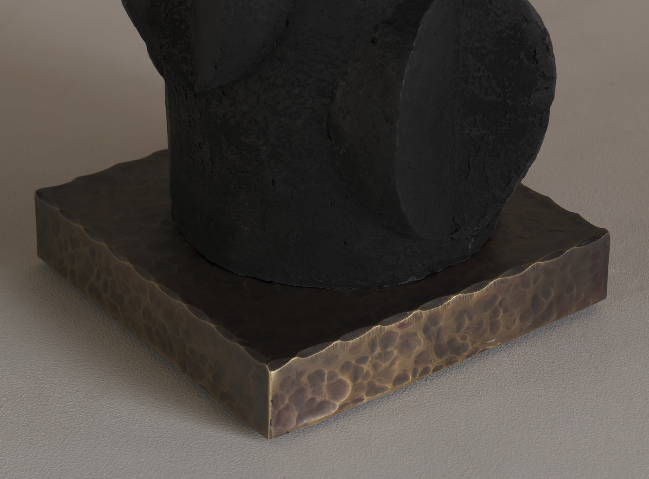 BCW BLACK PRIMAL TABLE LAMP