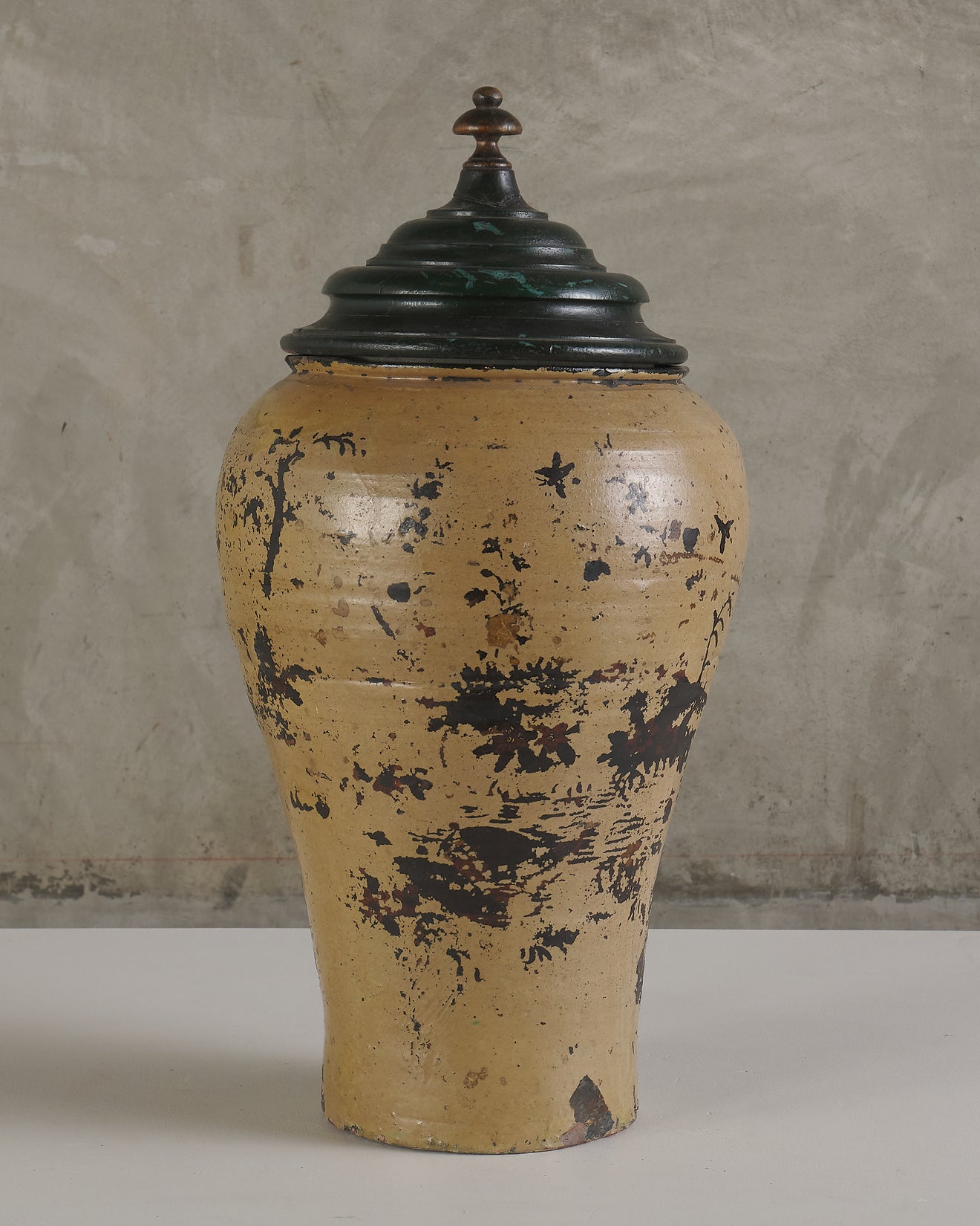 BRITISH STORAGE JAR WITH PERIOD TURNED WOOD LID, late 18th / early 19th C