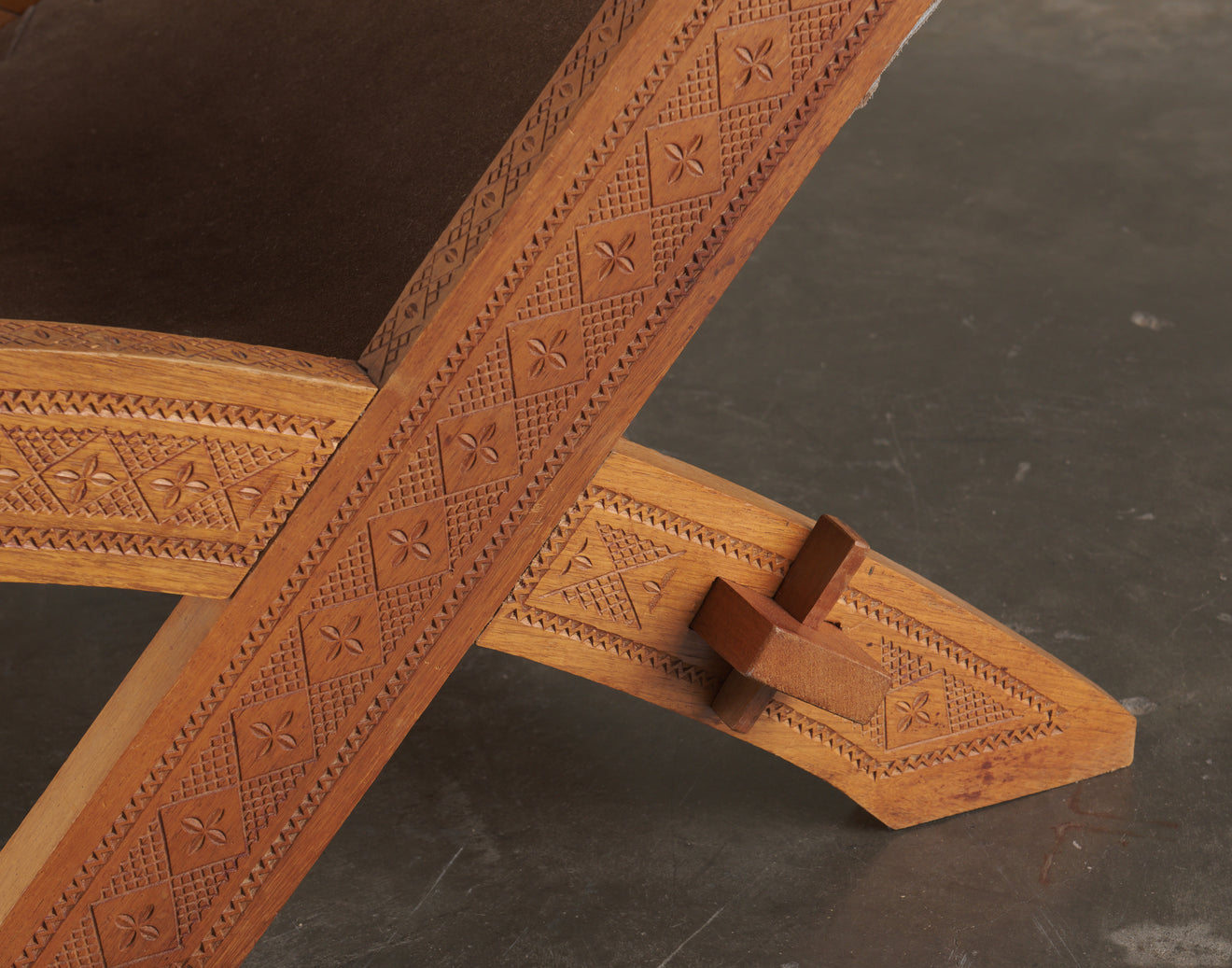 CARVED WOOD ZOOMORPHIC CAMPAIGN CHAIRS