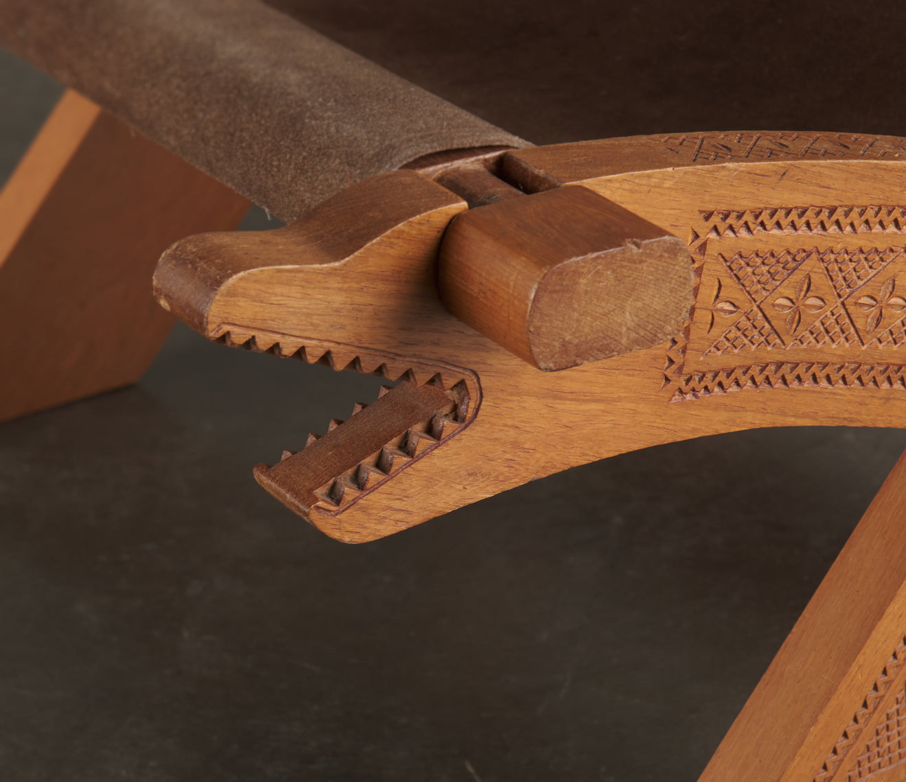 CARVED WOOD ZOOMORPHIC CAMPAIGN CHAIRS