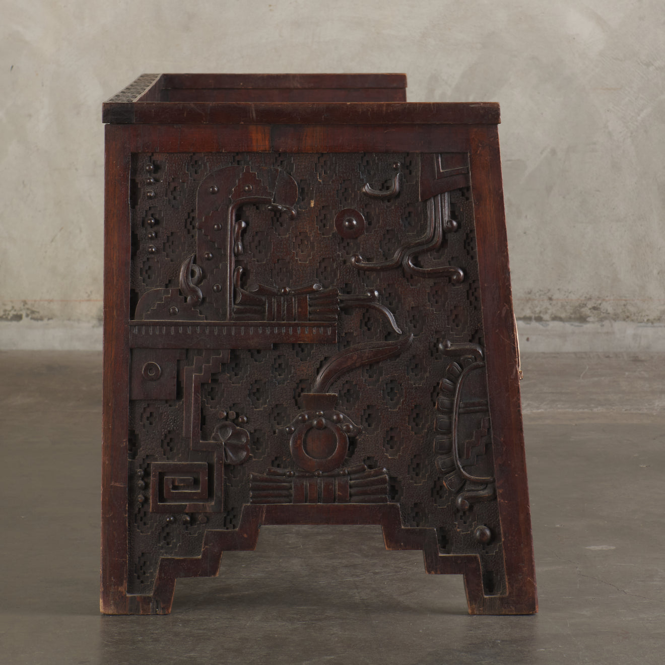 CARVED NEO PRE-COLUMBIAN MEXICAN SOFA, Reported to have been exhibited at the MEXICAN PAVILLION, 1889 World's Fair, Paris