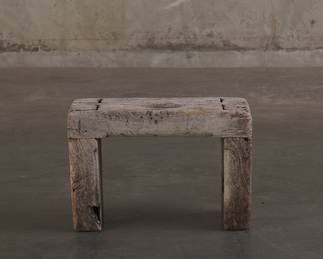 COLONIAL TABLE WITH DOVETAIL JOINERY