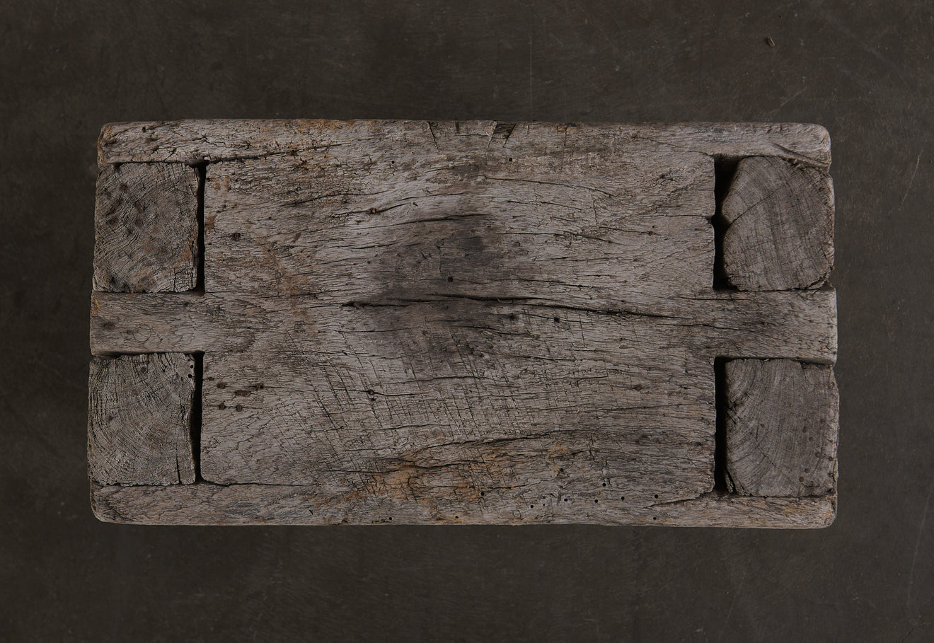 COLONIAL TABLE WITH DOVETAIL JOINERY