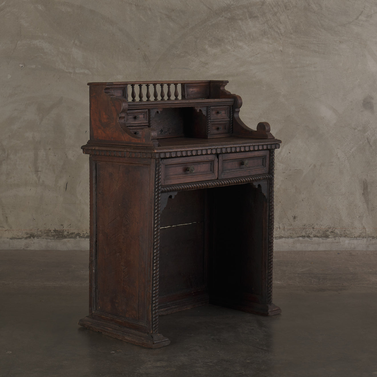 CONTINENTAL 17TH C WALNUT WRITING DESK