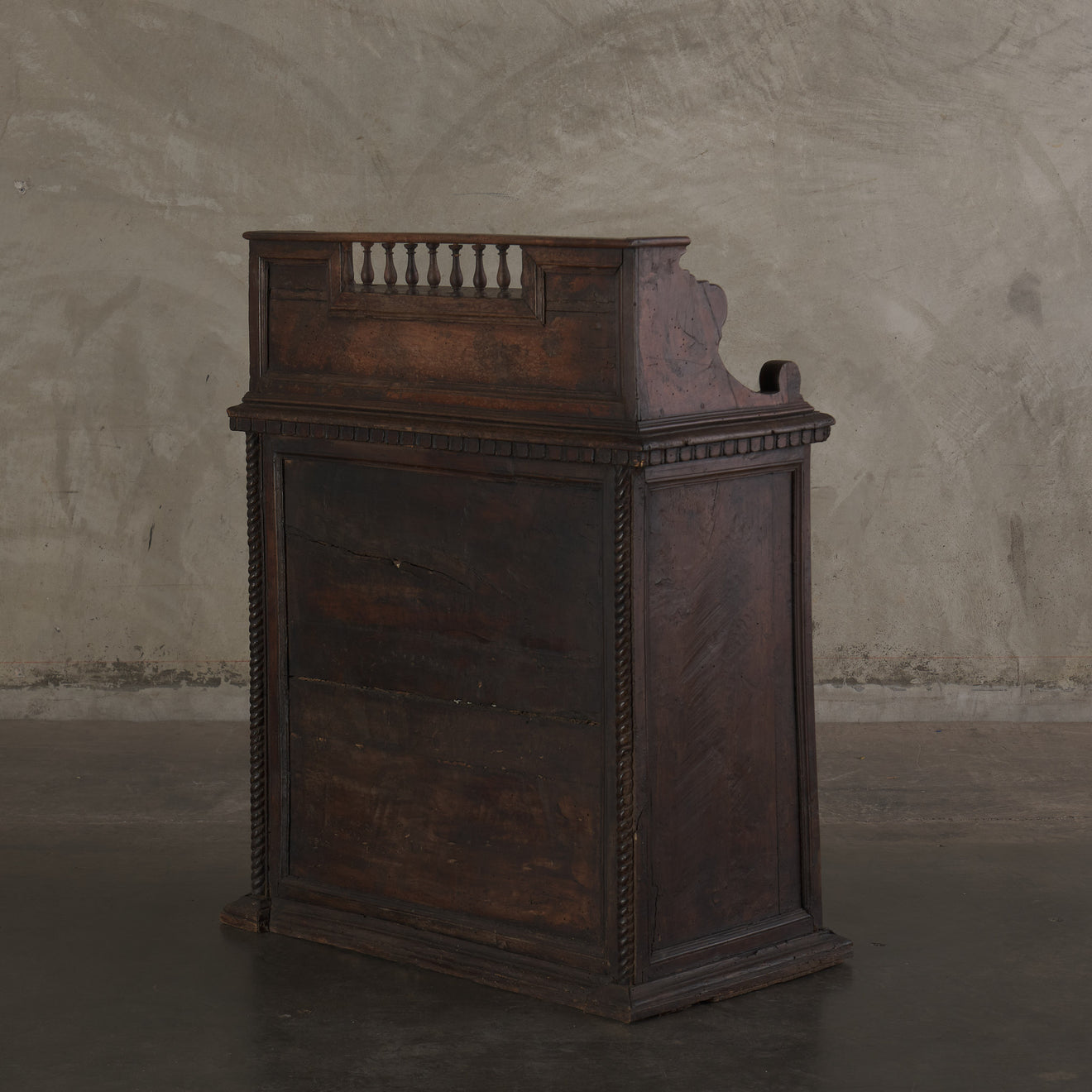 CONTINENTAL 17TH C WALNUT WRITING DESK