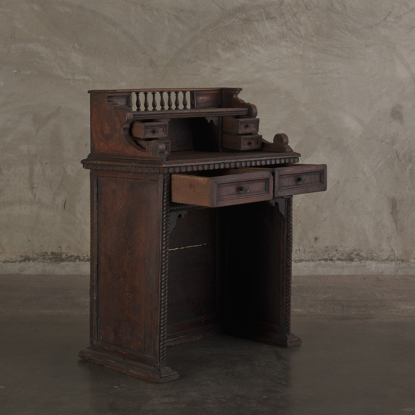 CONTINENTAL 17TH C WALNUT WRITING DESK