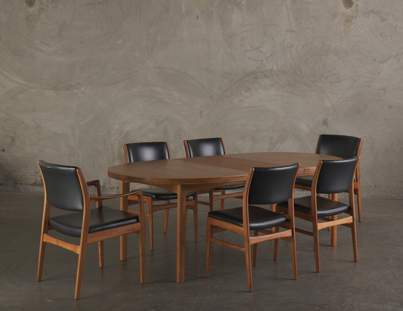 DANISH MODERN TEAK DINING TABLE WITH 6 CHAIRS