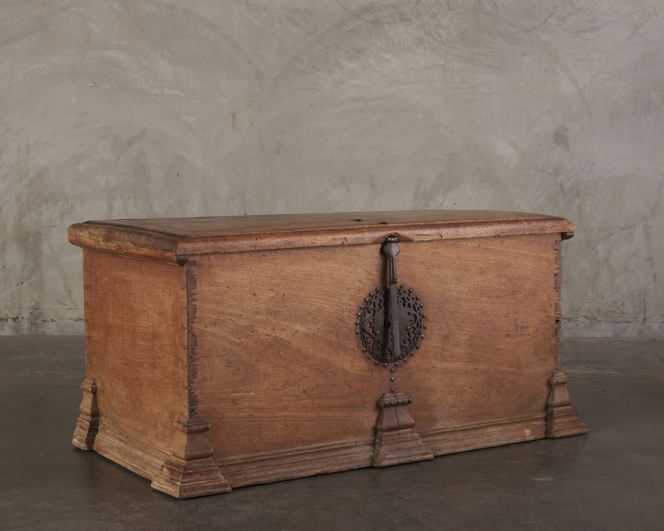 EARLY 19TH C MEXICAN TRUNK