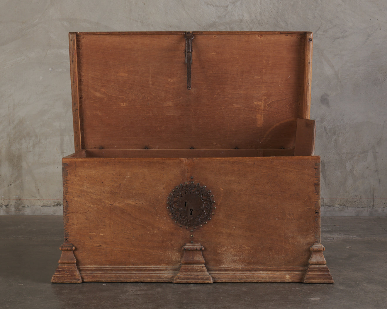 EARLY 19TH C MEXICAN TRUNK
