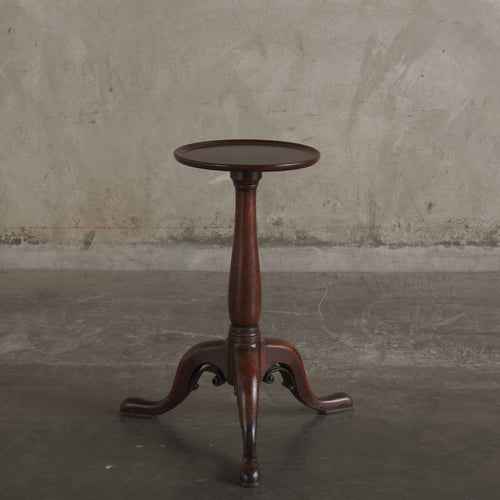 George II mahogany wine table, mid 18th century