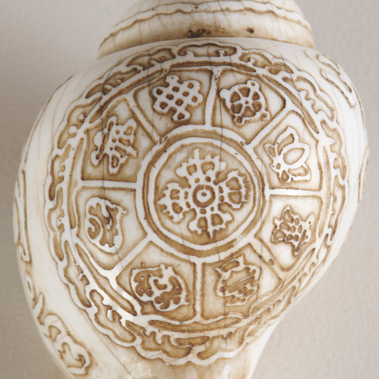 FINELY CARVED TIBETAN BUDDHIST RITUAL CONCH TRUMPET