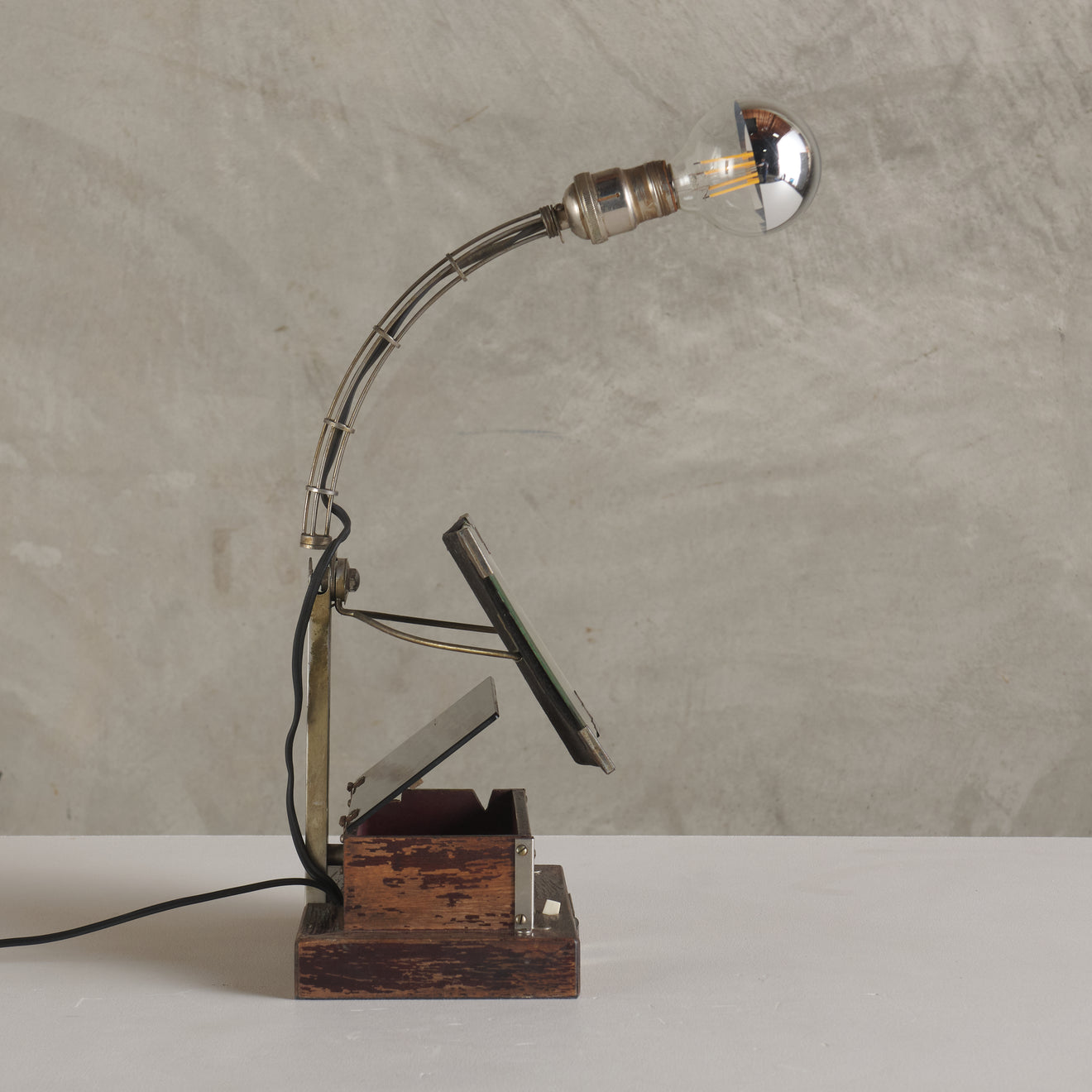 FOLK ART TABLE LAMP WITH ADJUSTABLE MAGNIFYING MIRROR, C1940S