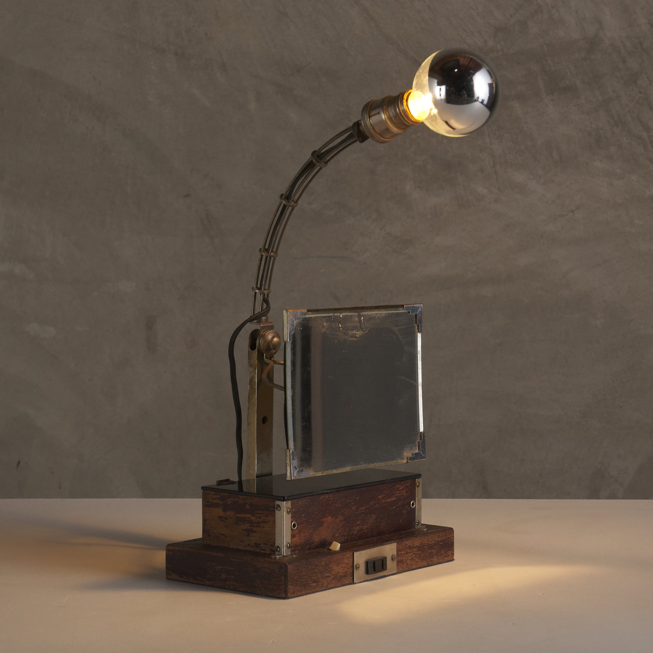 FOLK ART TABLE LAMP WITH ADJUSTABLE MAGNIFYING MIRROR, C1940S