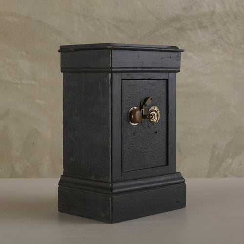 FRENCH TABLE TOP SAFE