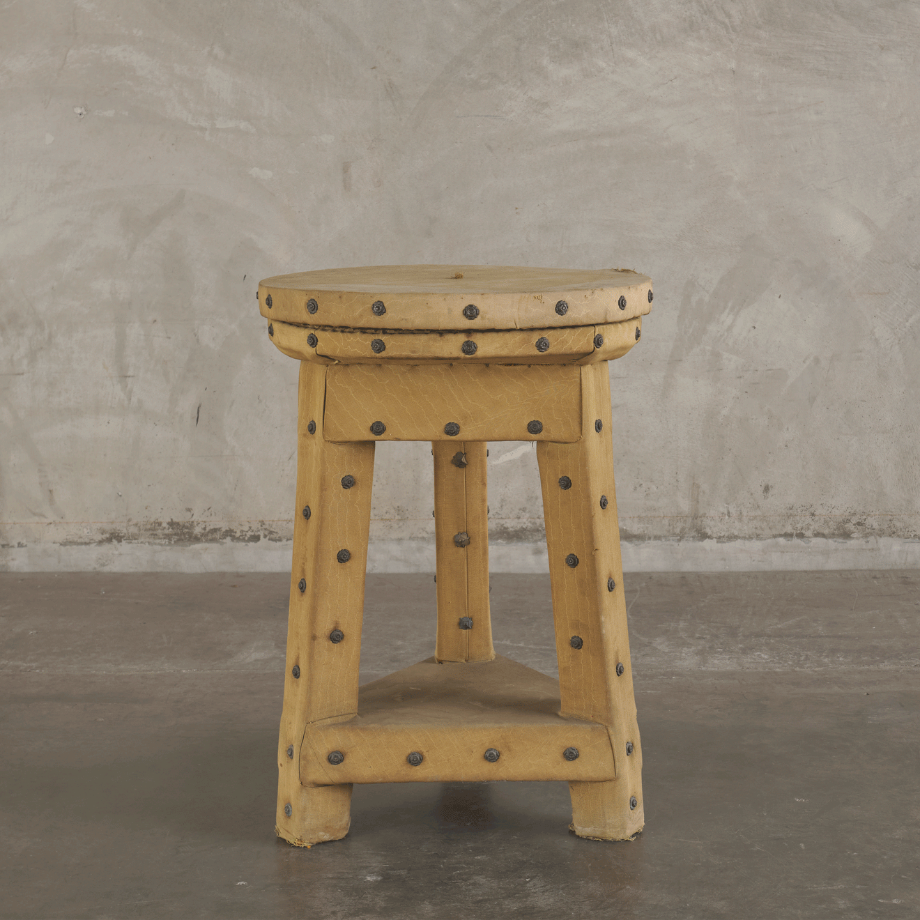 GEORGE III TRI-LEG CANVAS COVERED SCULPTURE STAND, BRITAIN, c1820