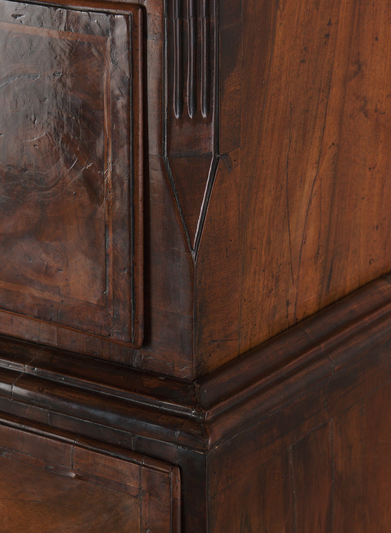 GEORGE III, WALNUT CHEST ON CHEST, ENGLAND, LATE 18TH C