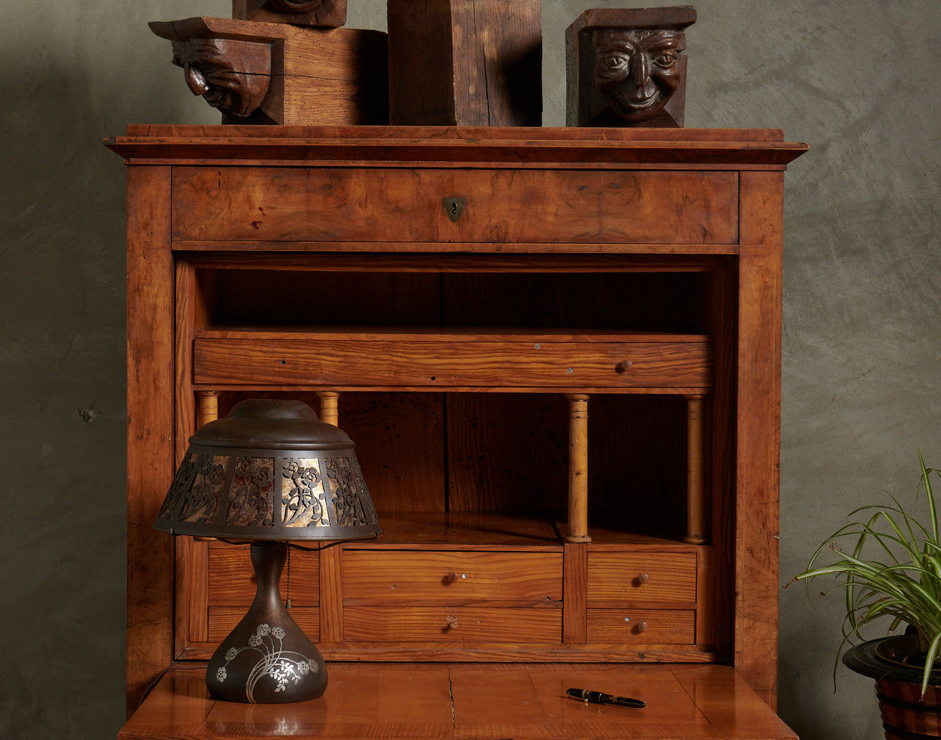HEINTZ ART METAL SHOP, FLORAL OVERLAY TABLE LAMP, c1915