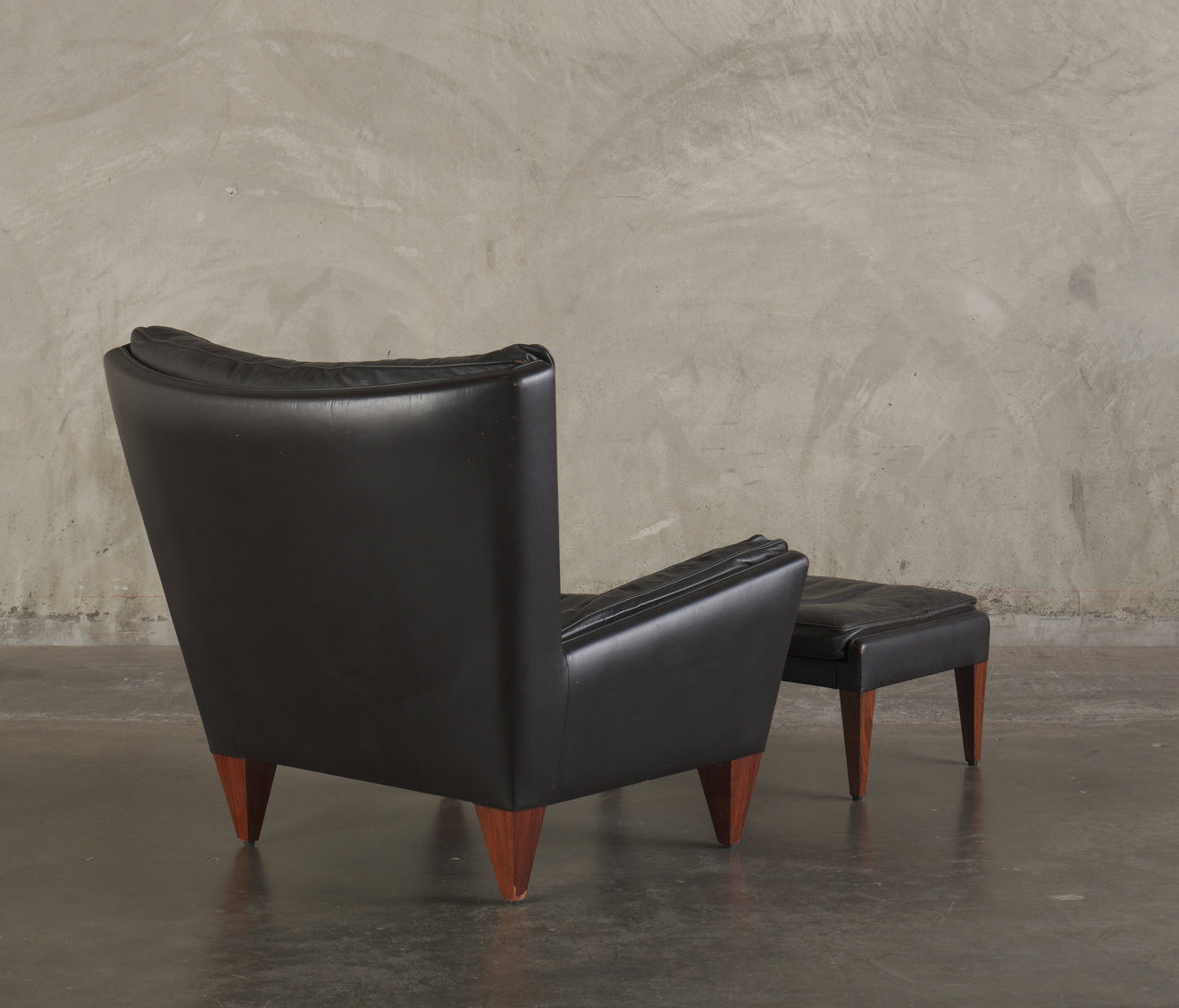 ILLUM WIKKELSO (1919-1999) PYRAMID LOUNGE CHAIR, MODEL V11 AND OTTOMAN