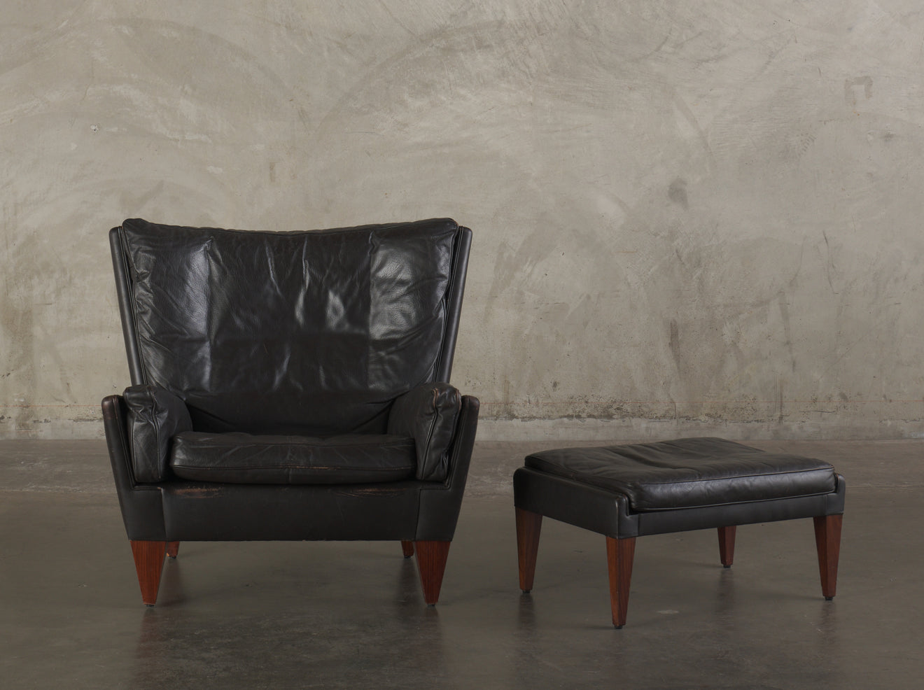 ILLUM WIKKELSO (1919-1999) PYRAMID LOUNGE CHAIR, MODEL V11 AND OTTOMAN