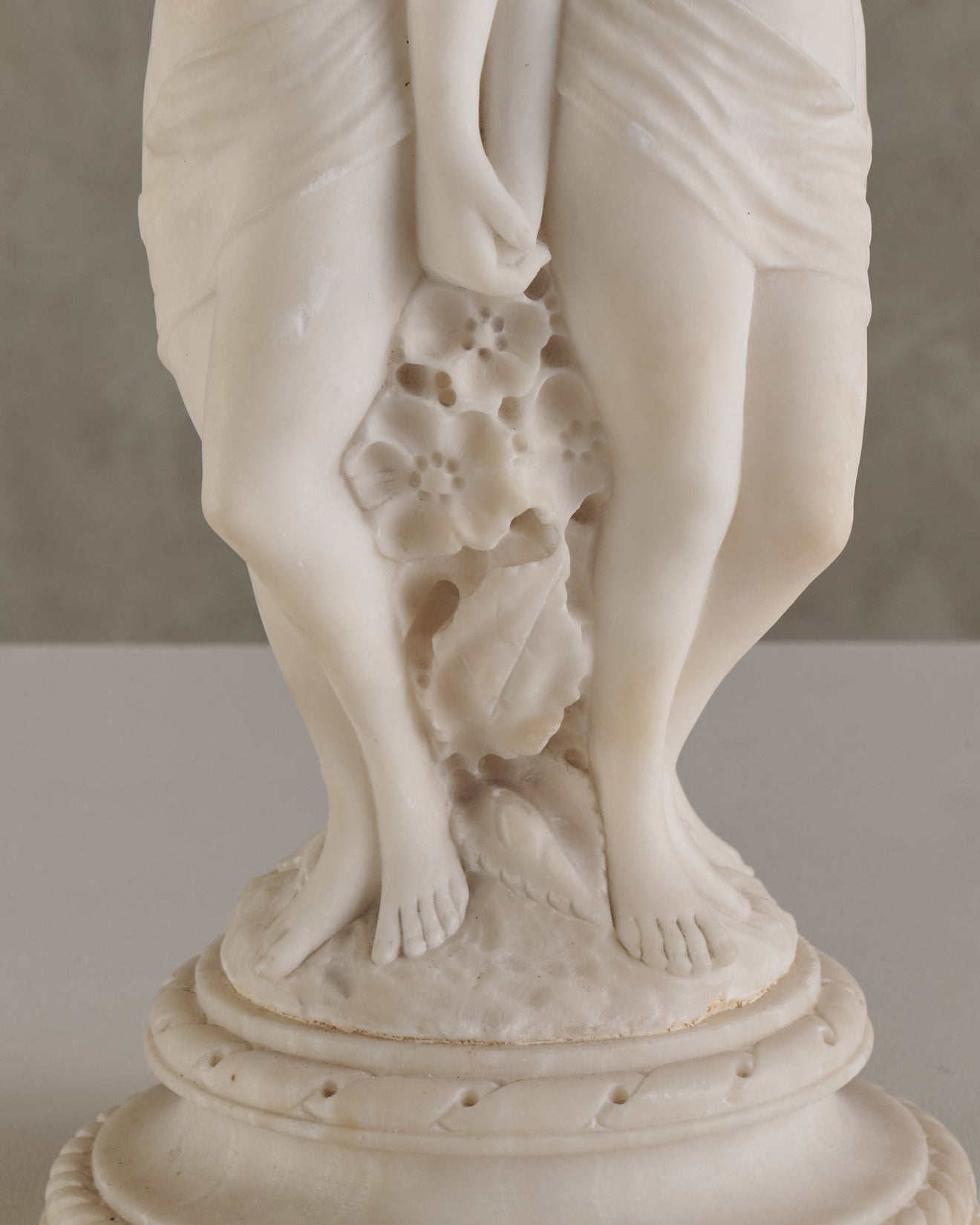 ITALIAN CARVED ALABASTER CLASSICAL REVIVAL PARLOR LAMP, C1910