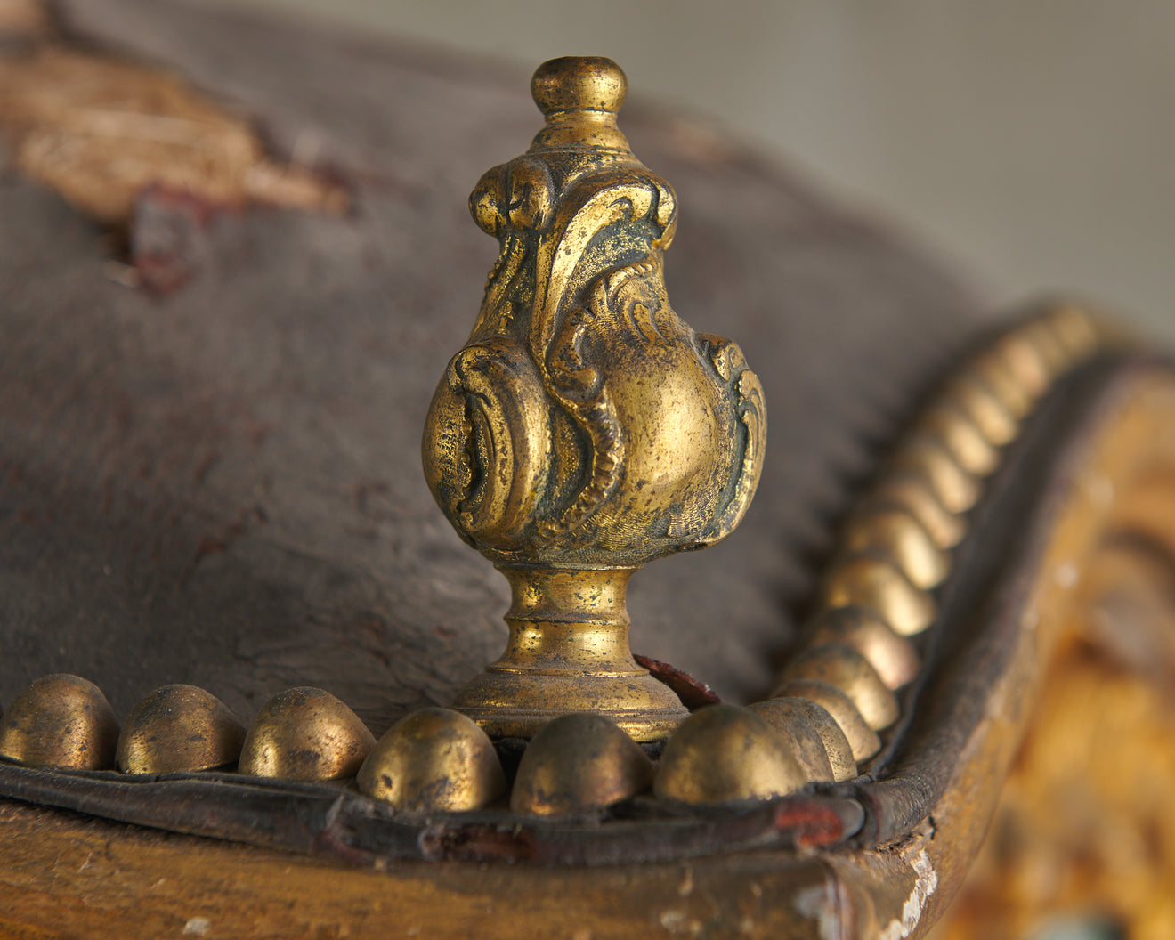 ITALIAN CARVED AND GILDED SEDAN CHAIR WITH ORIGINAL INTERIOR AND GLASS