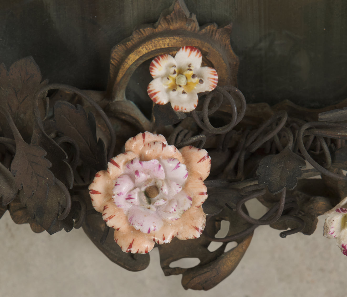 ITALIAN WALL MIRROR WITH PORCELAIN FLOWERS AND ORIGINAL MIRROR, 20th C