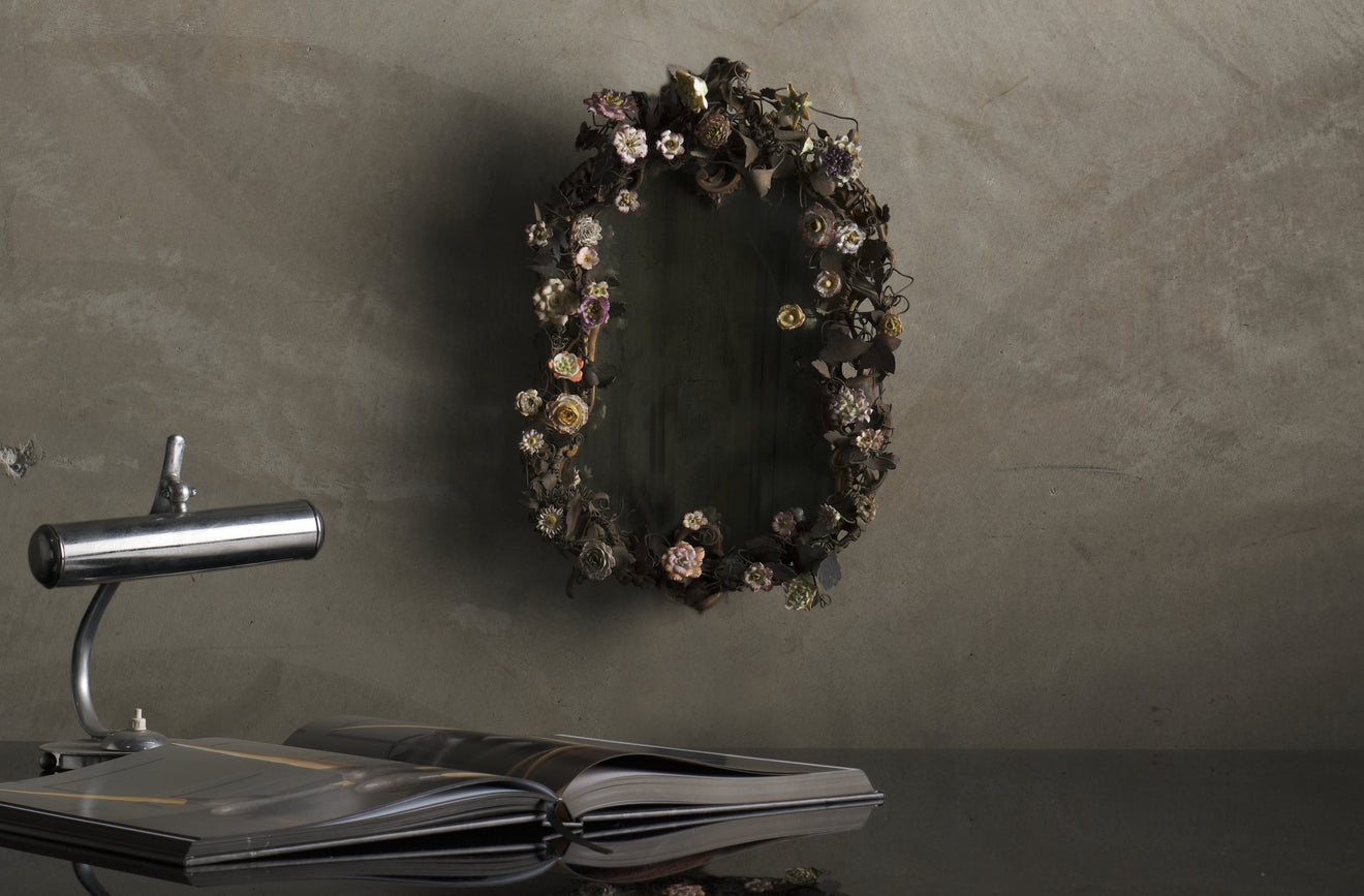 ITALIAN WALL MIRROR WITH PORCELAIN FLOWERS AND ORIGINAL MIRROR, 20th C