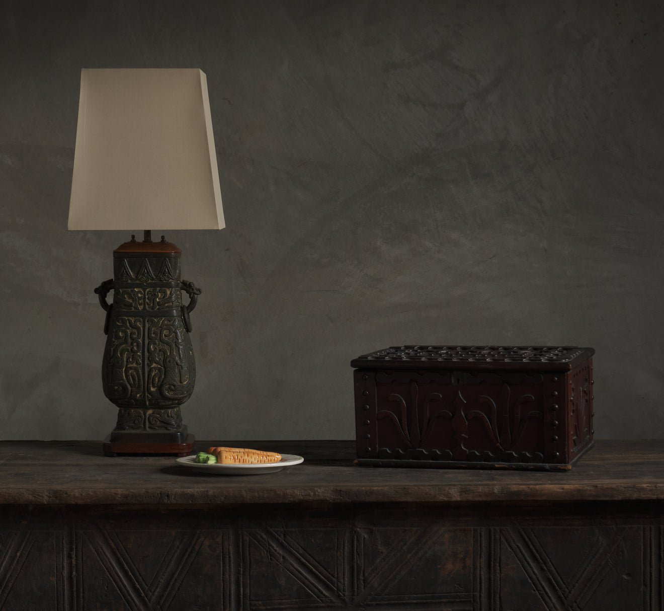 JAMES MONT BRONZE CHINOISSERIE TABLE LAMP, 1950