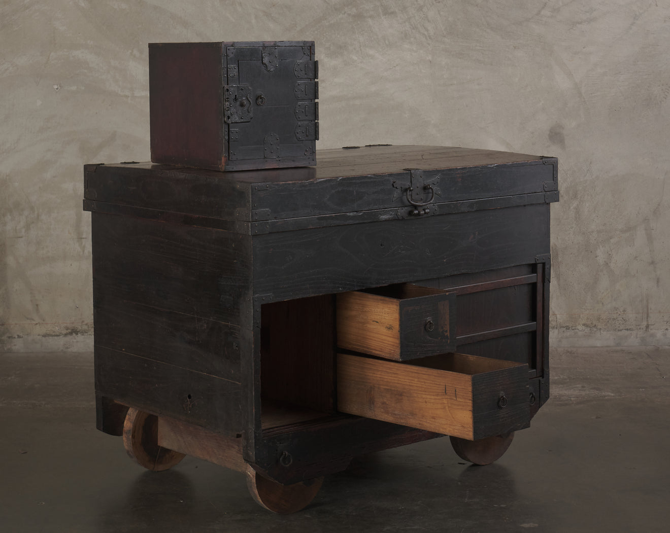 JAPANESE KARIMA TANSU, EDO PERIOD