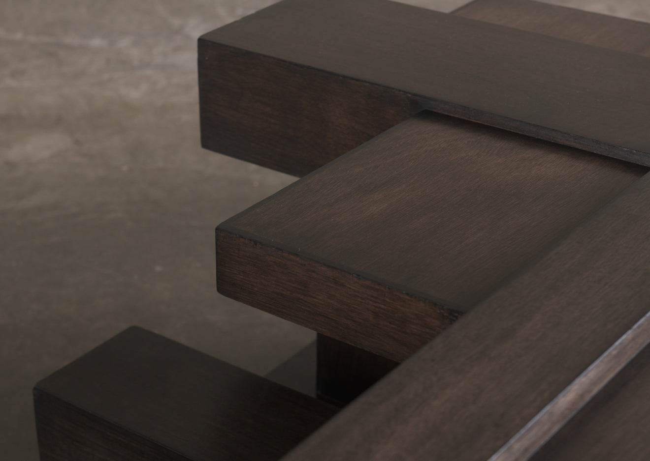 MANHATTAN TABLE  BY RODERICK VOS