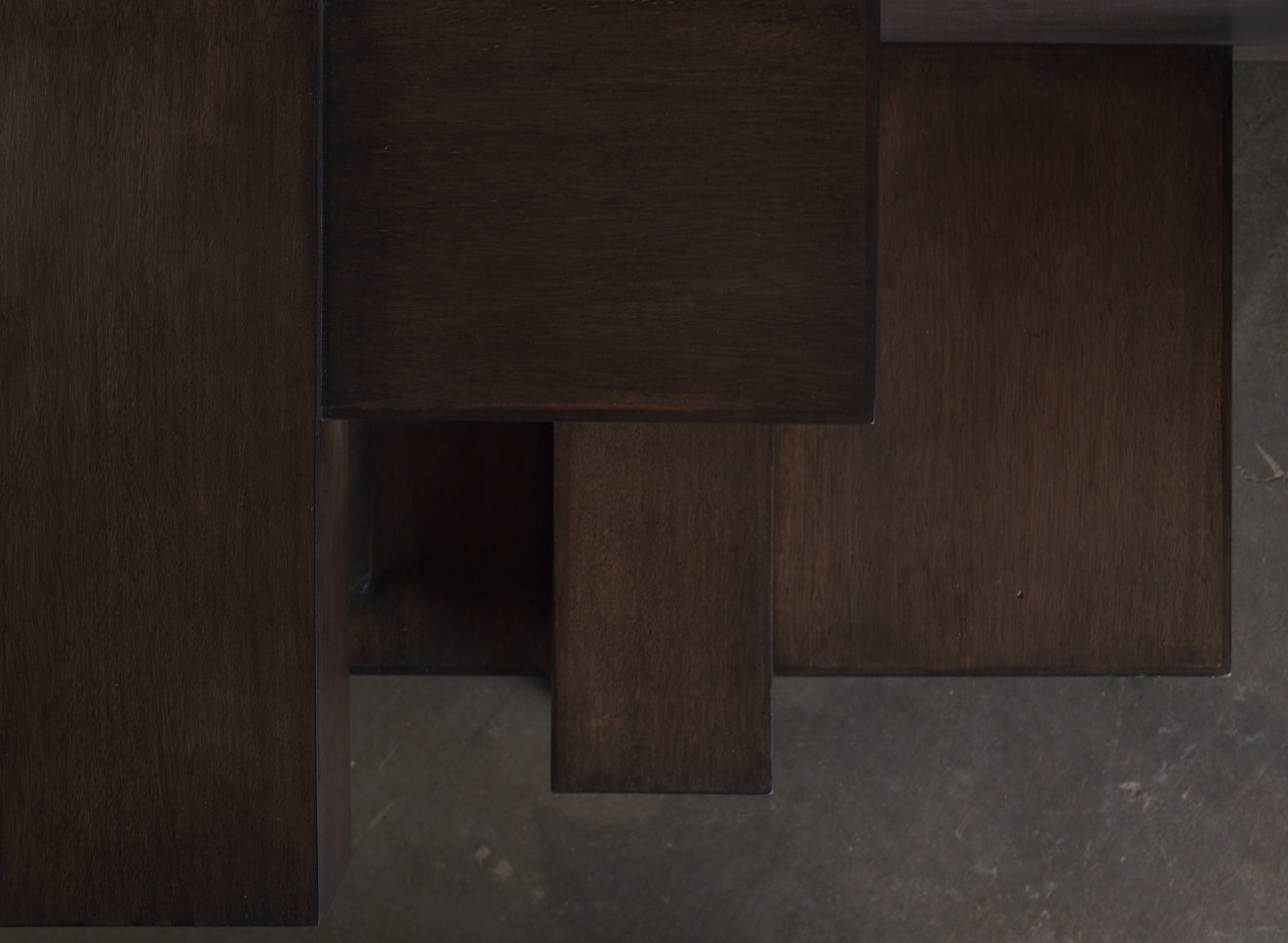 MANHATTAN TABLE  BY RODERICK VOS