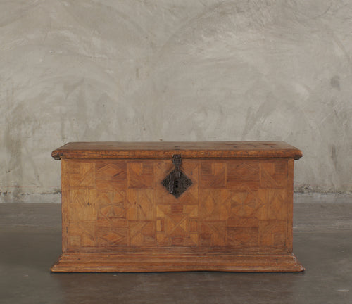 MARKETRY TRUNK WITH ORIGINAL HARDWARE, 18TH C, MX