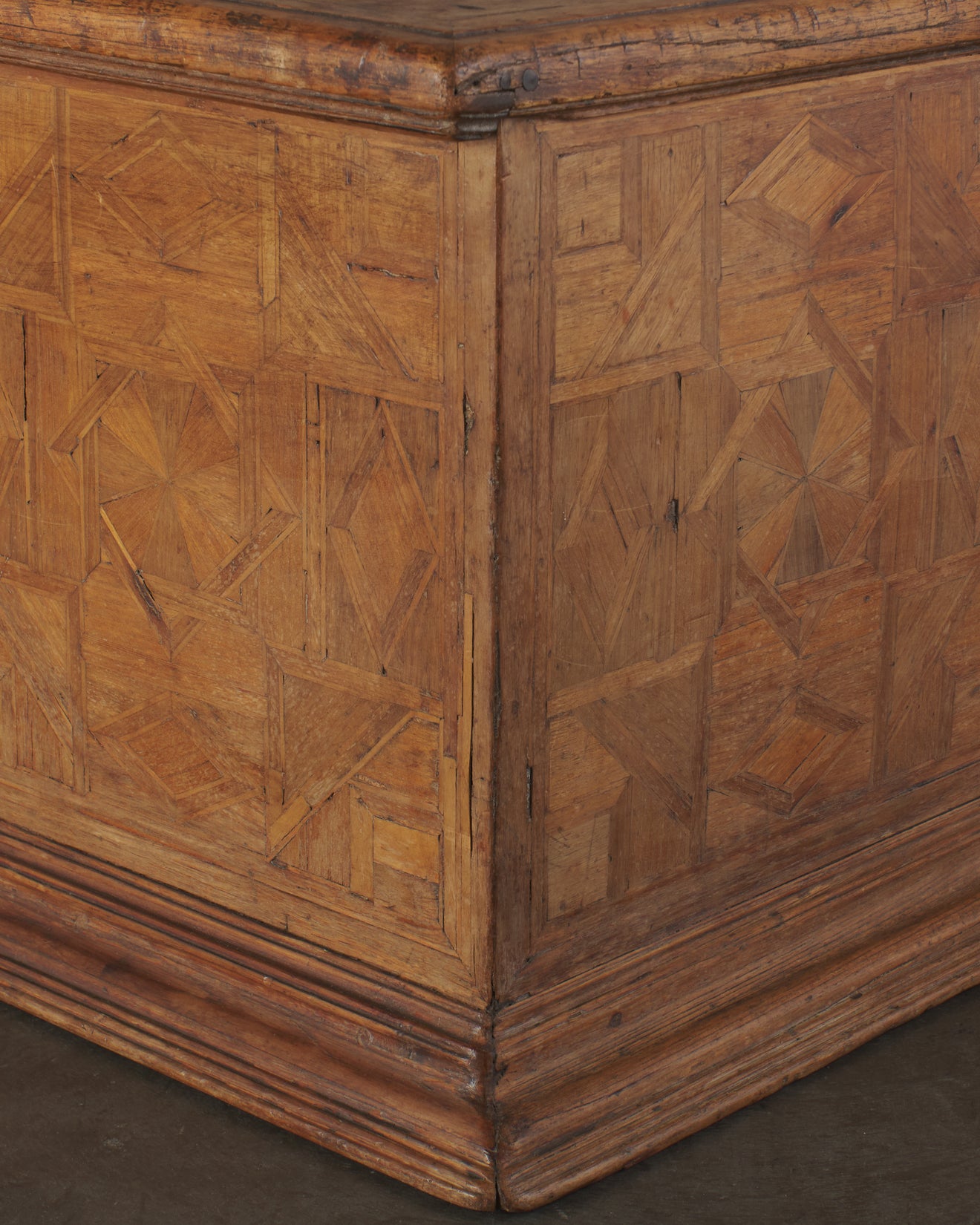 MARKETRY TRUNK WITH ORIGINAL HARDWARE, 18TH C, MX