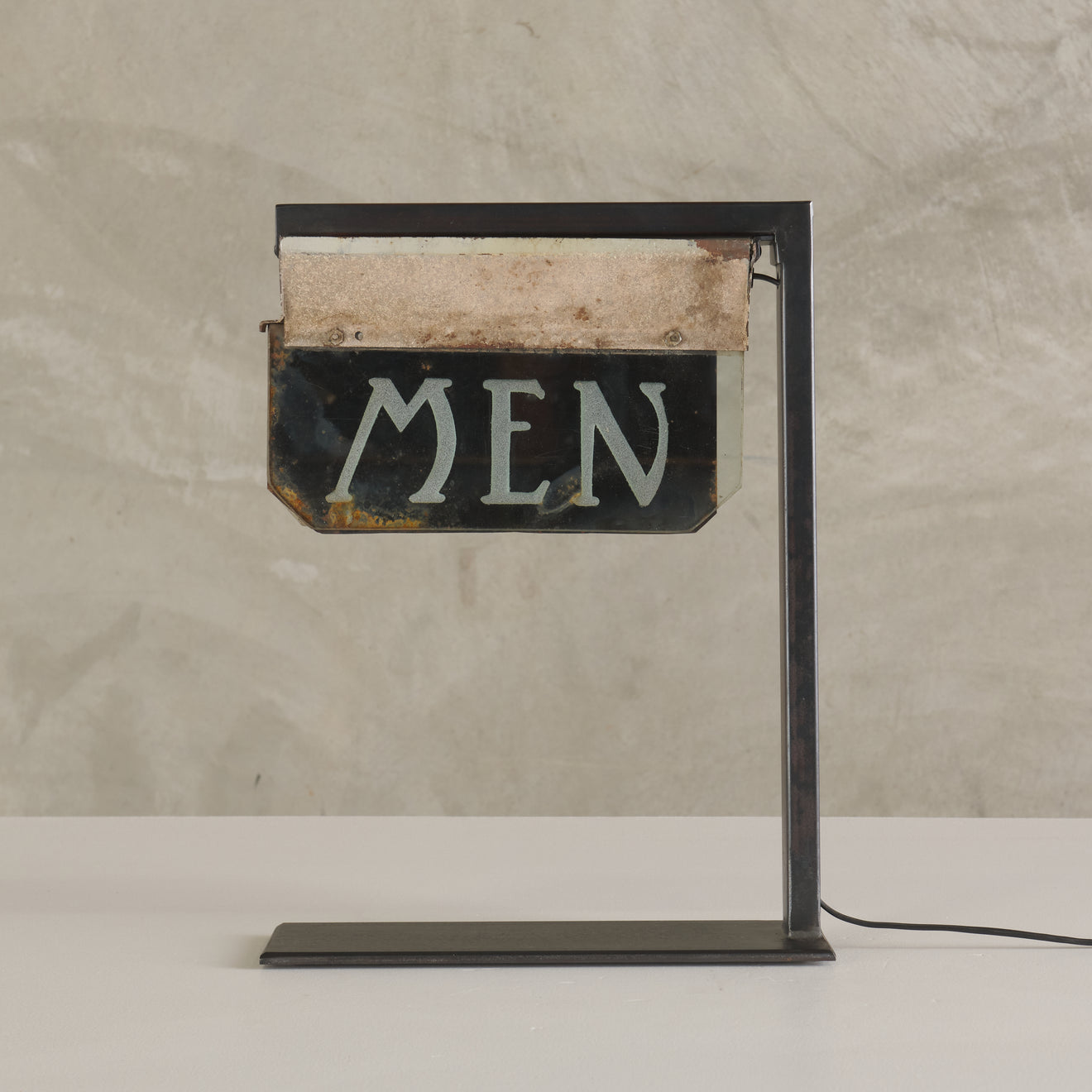 'MEN' DECO TABLE LAMP