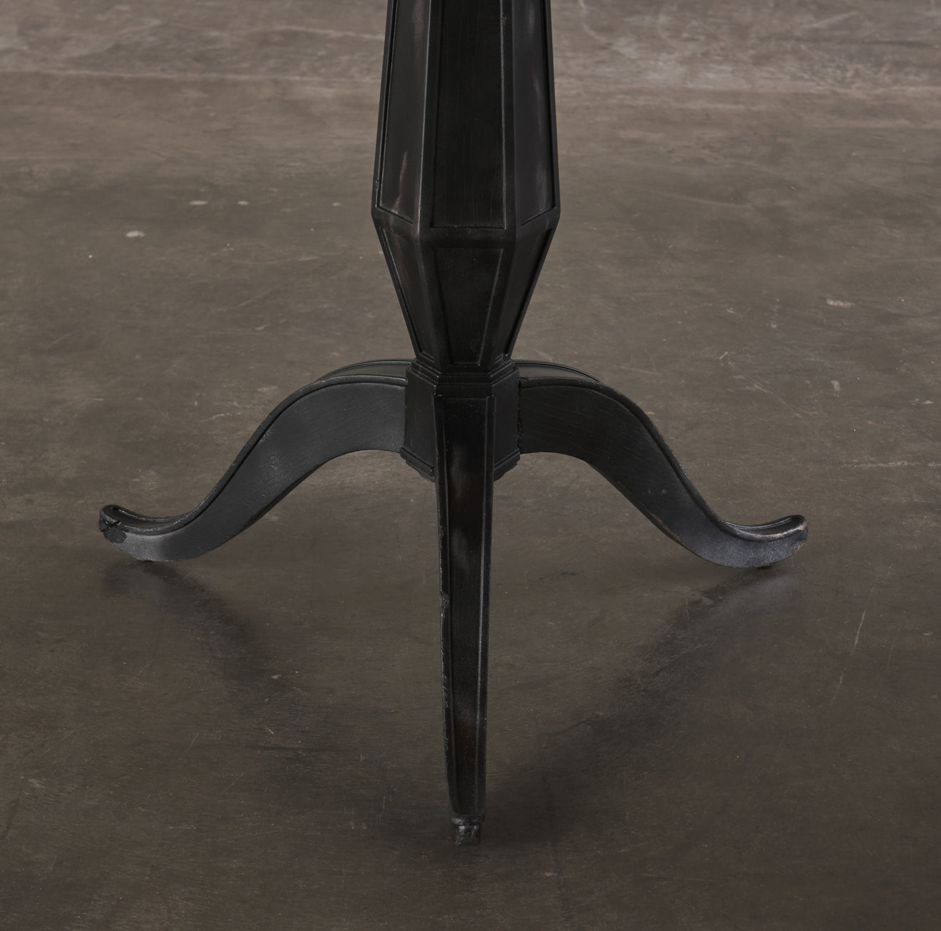 MITO BLOCK CENTER TABLE WITH MIRROR STAR CENTER