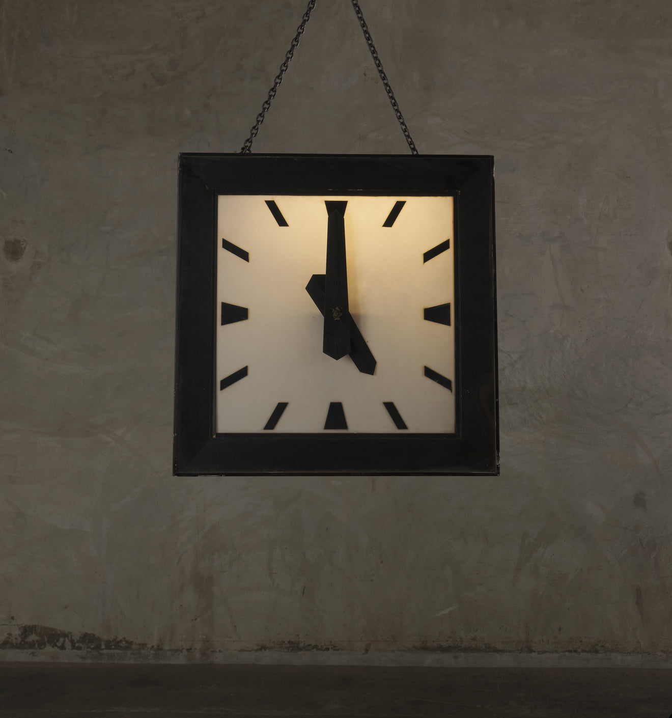 MONUMENTAL TRAIN STATION CLOCK, ESTATE OF DIANE KEETON