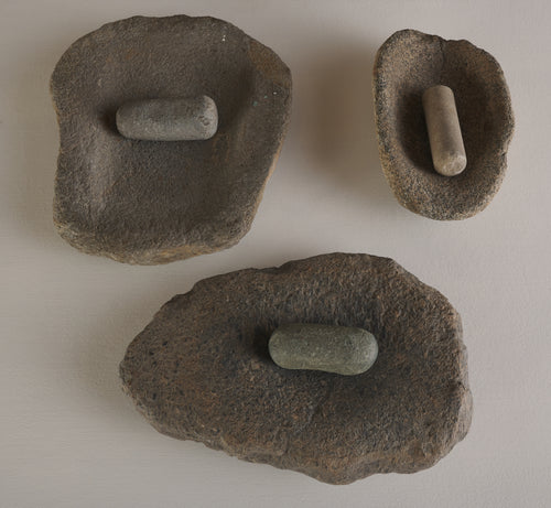 NATIVE AMERICAN GRINDING STONE(S) / METATE & MANO