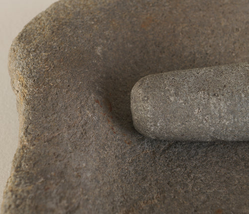 NATIVE AMERICAN GRINDING STONE(S) / METATE & MANO