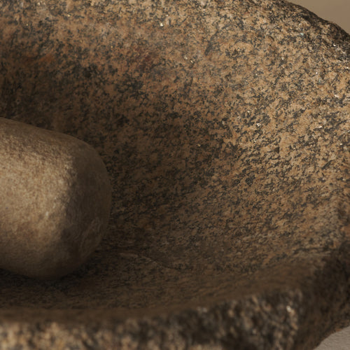 NATIVE AMERICAN GRINDING STONE(S) / METATE & MANO