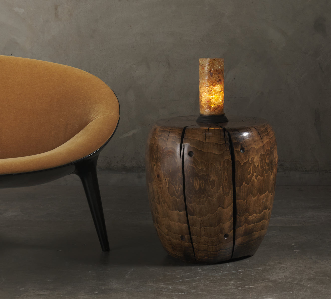 PAIR OF AMBER FRACTAL RESIN TABLE LAMPS, MID 20TH C