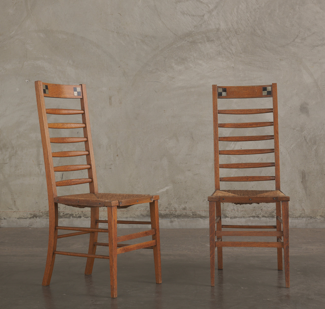 PAIR OF ARTS & CRAFTS GLASGOW SCHOOL LADDER BACK CHAIRS