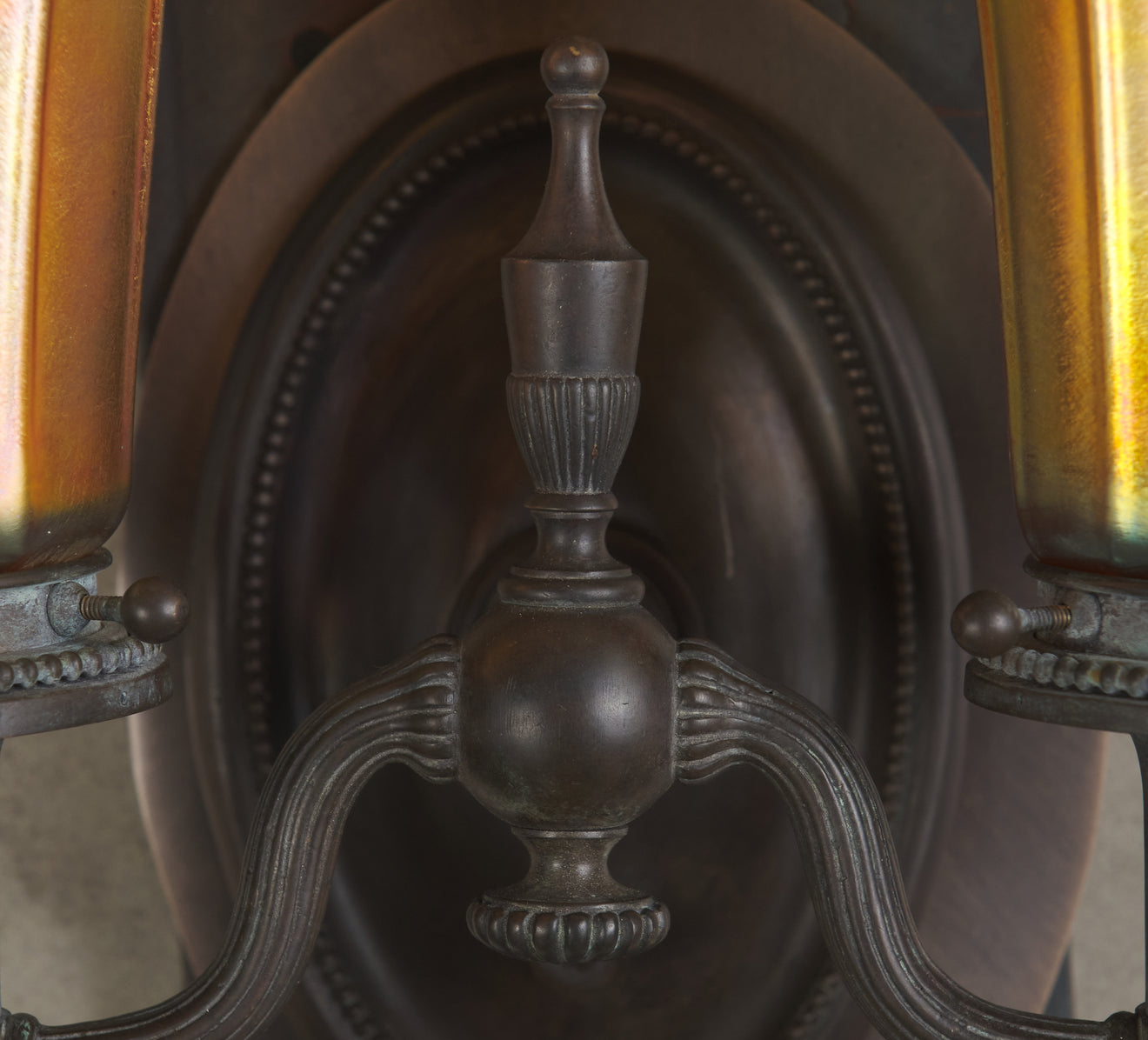 PAIR OF BRONZE SCONCES IN THE MANNER OF TIFFANY STUDIOS WITH STEUBEN SHADES, 20th C