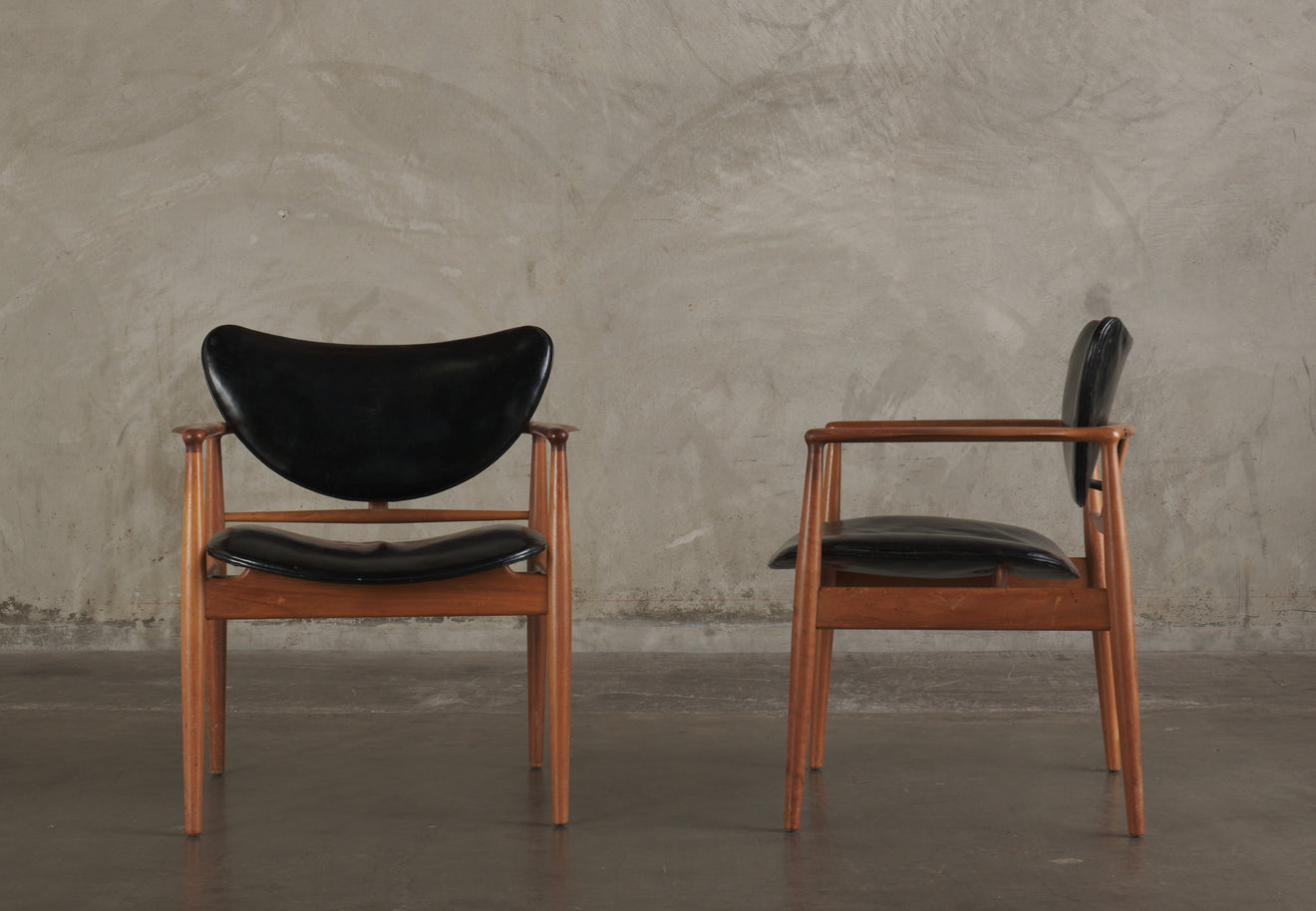 PAIR OF FINN JUHL ARMCHAIRS, MODEL 400 1/2, DENMARK, C1948