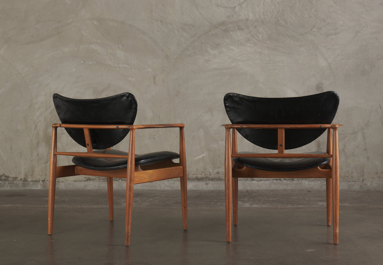 PAIR OF FINN JUHL ARMCHAIRS, MODEL 400 1/2, DENMARK, C1948