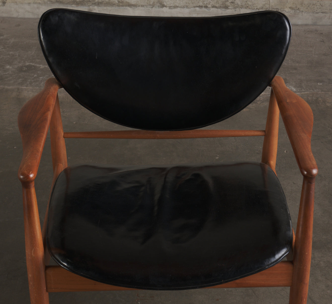 PAIR OF FINN JUHL ARMCHAIRS, MODEL 400 1/2, DENMARK, C1948